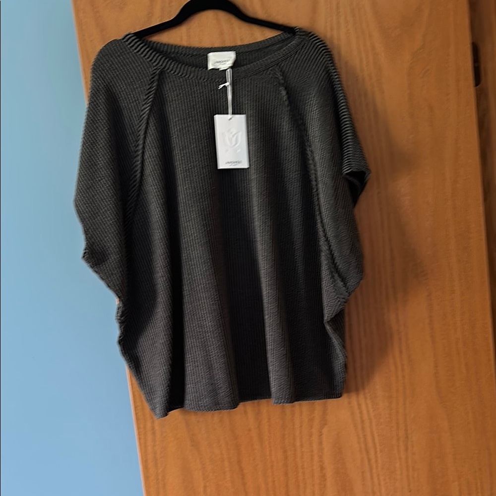 ANDREE BY UNIT Gray Short Sleeve Top